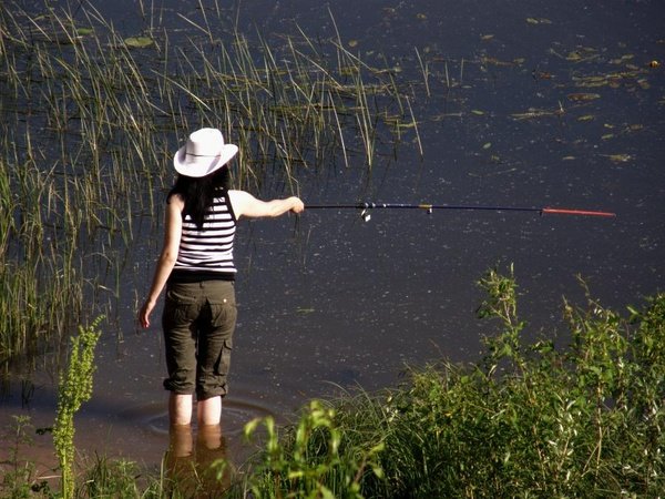 176girls fishing.